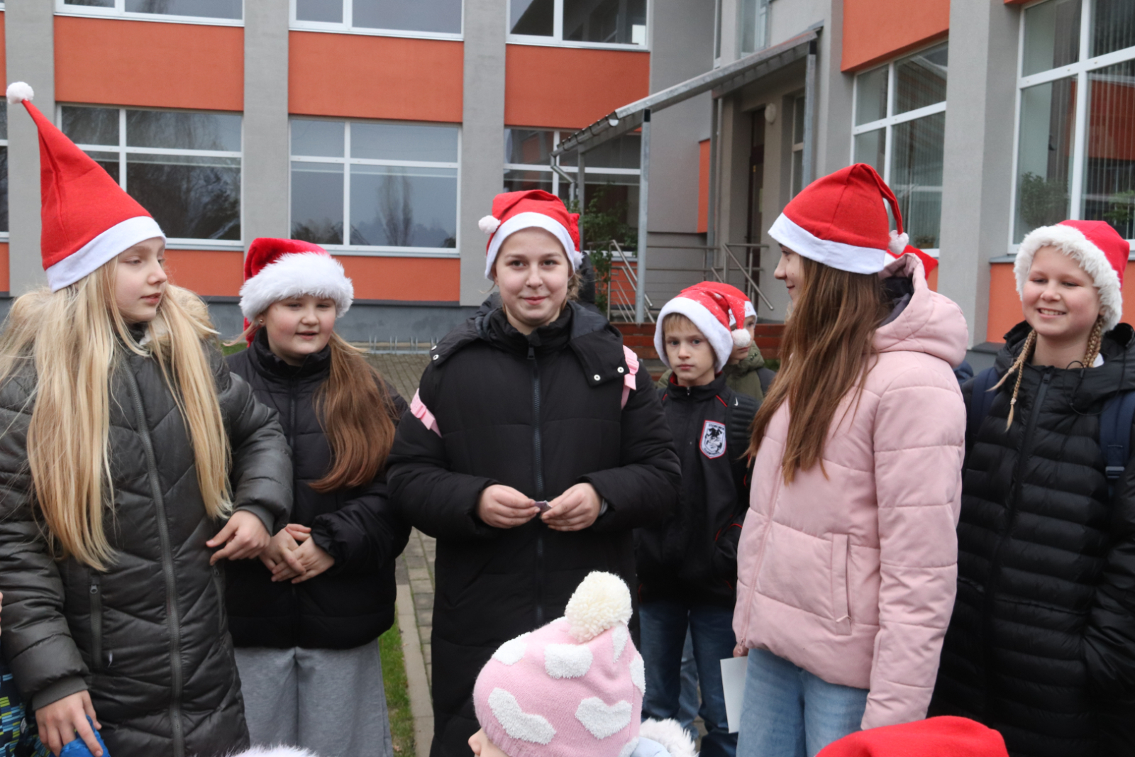 Jaunieši un bērni tīklojās