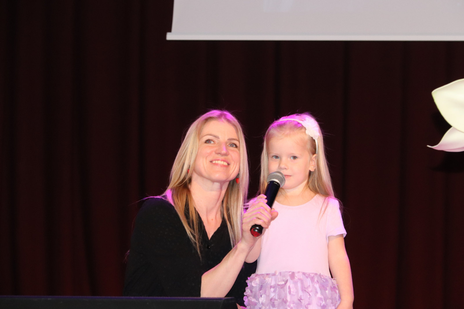 Mazā soliste ar mammu