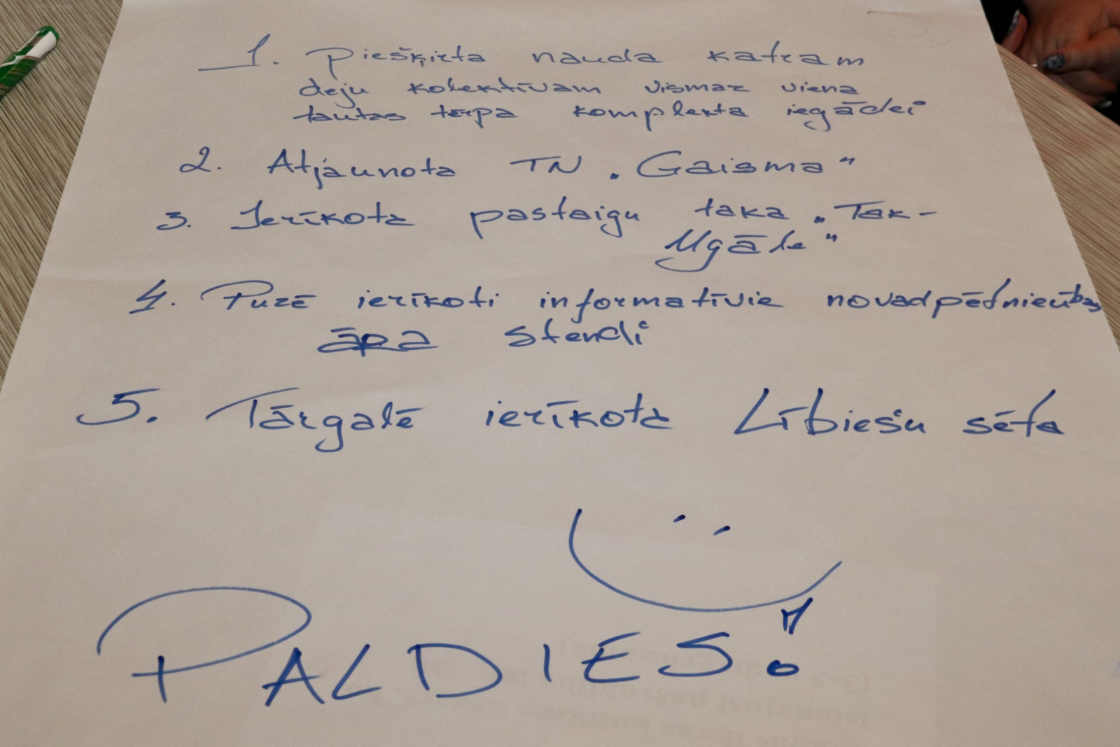 Pasākuma dalībnieki pilda uzdevumus