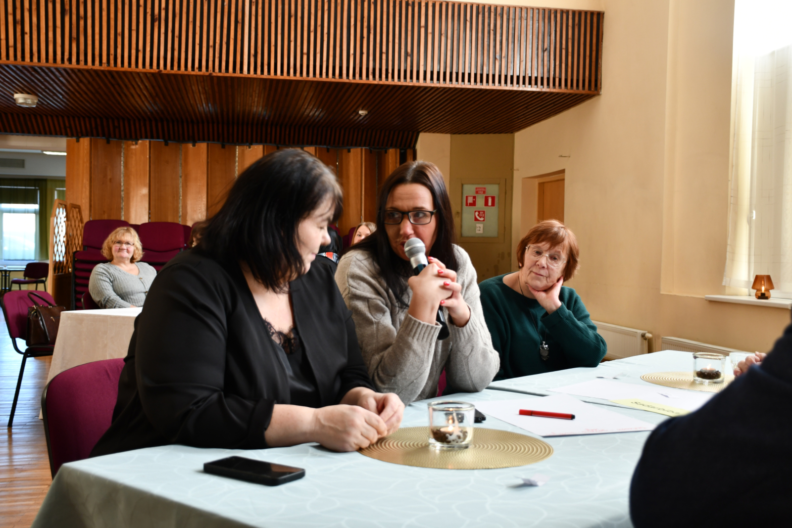 Domnīcas dalībnieki pilda uzdevumus