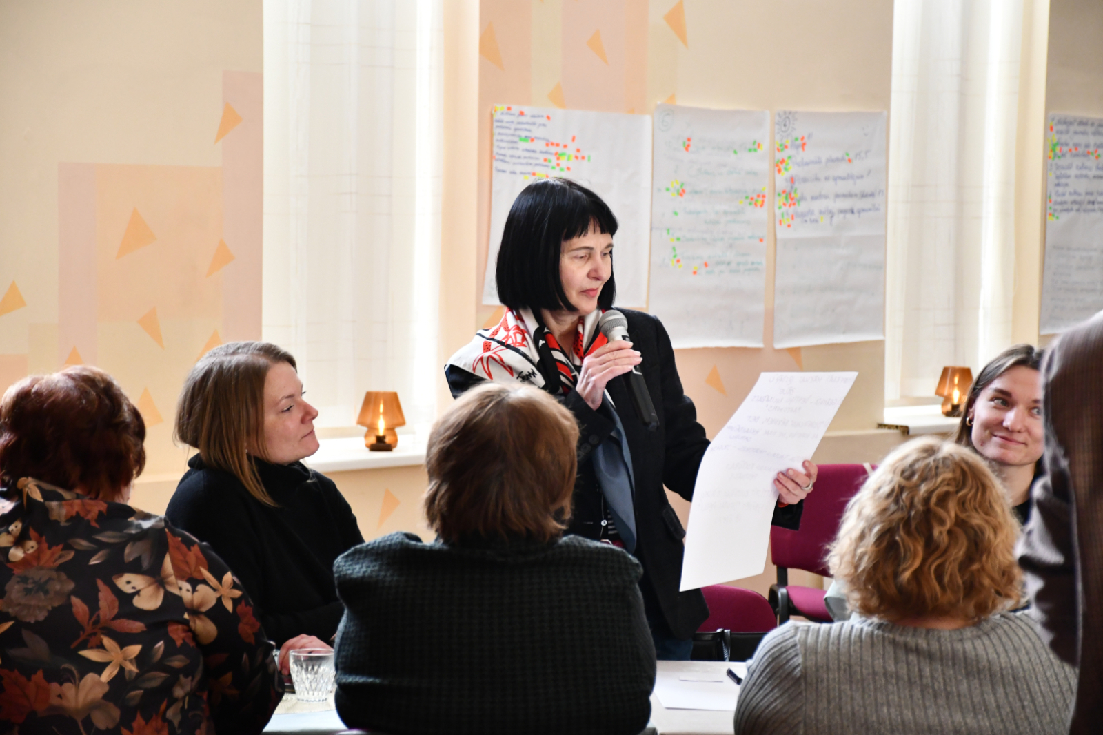 Domnīcas dalībnieki pilda uzdevumus