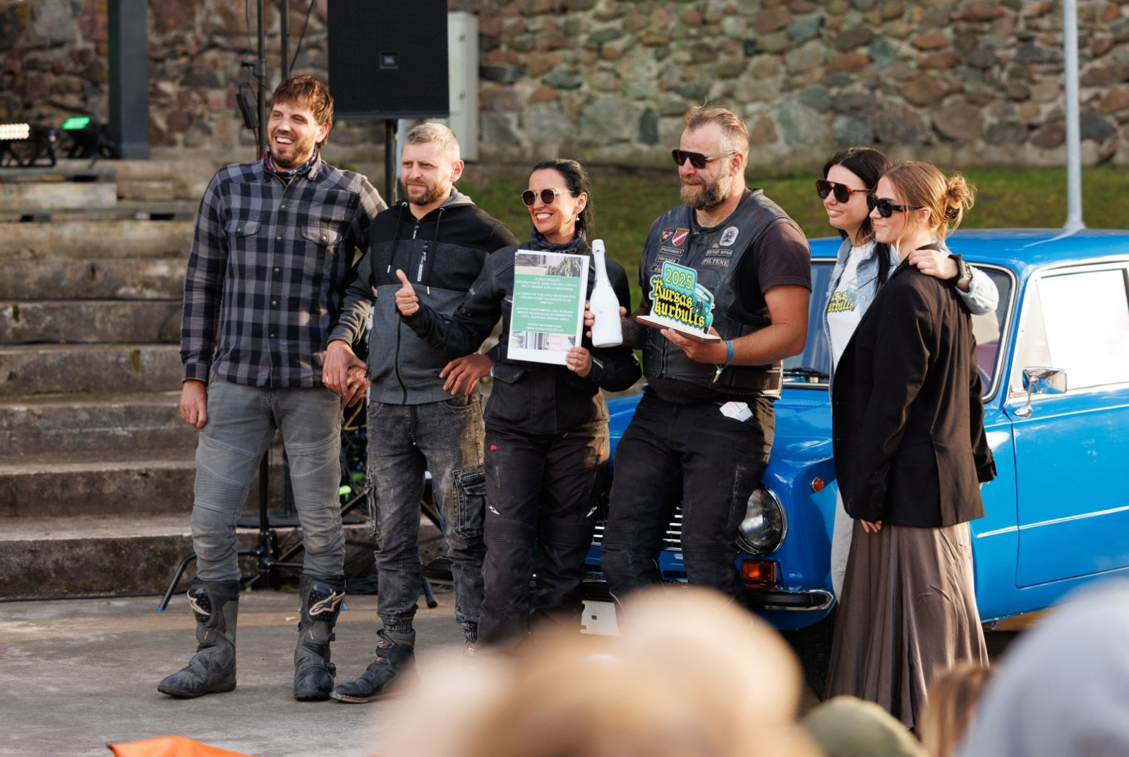 Apbalvoti "Kursas kurbuļa" uzvarētājkomanda