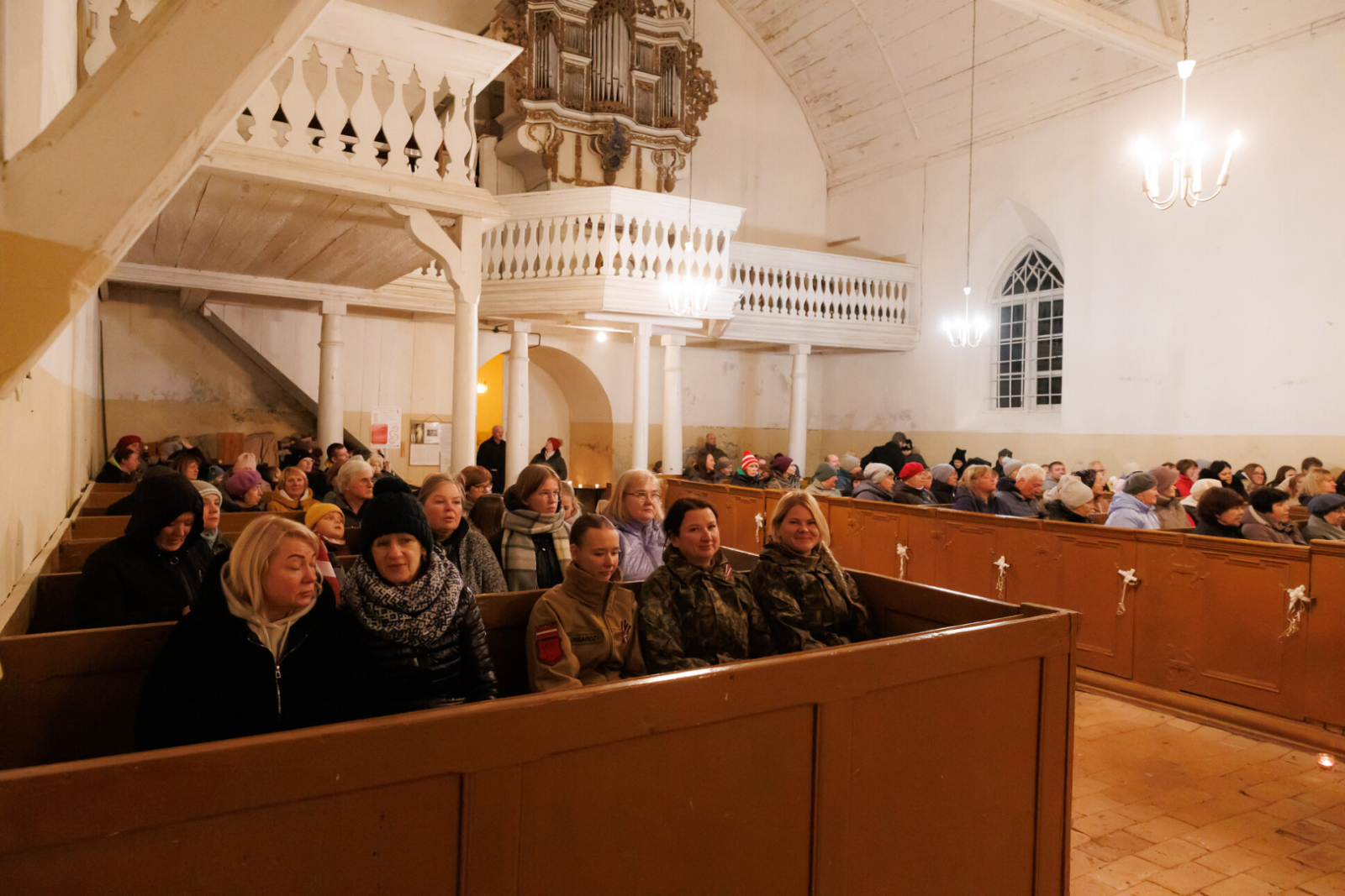 Piltenes baznīca pulcēja kuplu svētku apmeklētāju skaitu