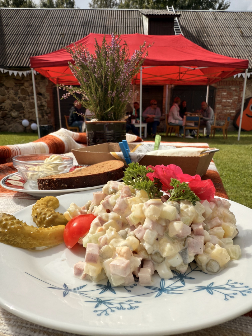 Puzē bija nobaudāms gards rasols