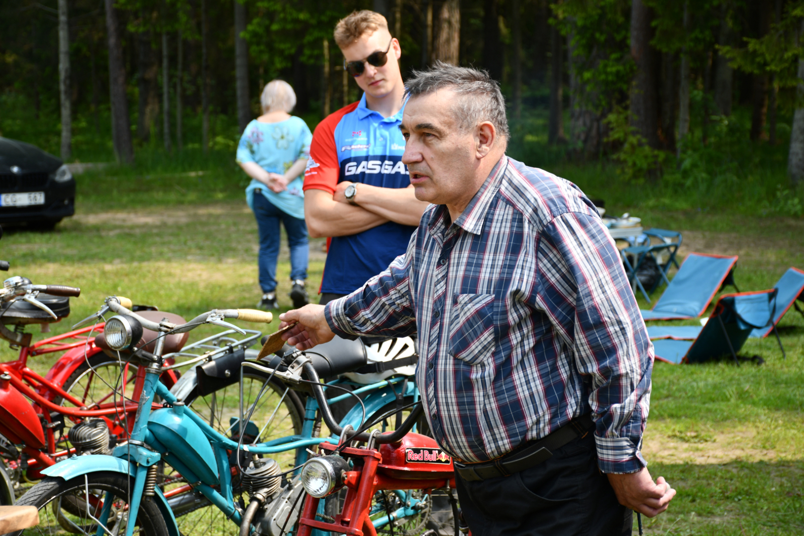 Moto entuziasts stāsta par mopēdiem
