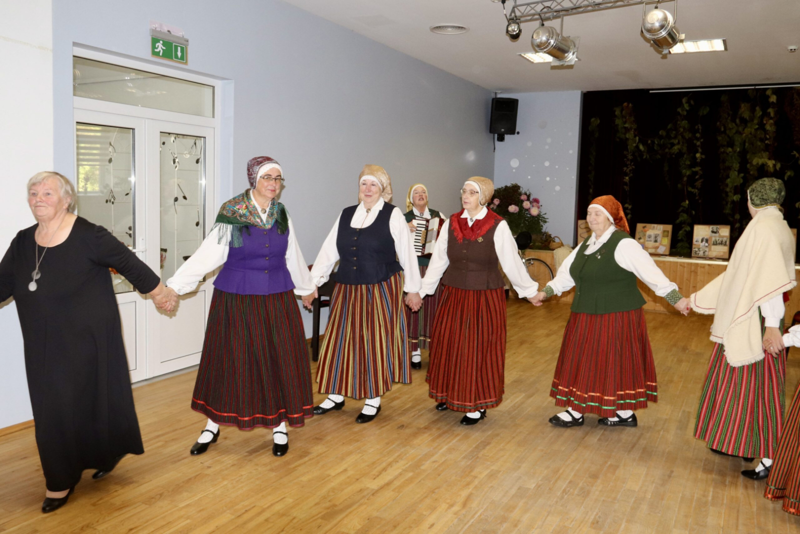 Dzied folkloras kopa