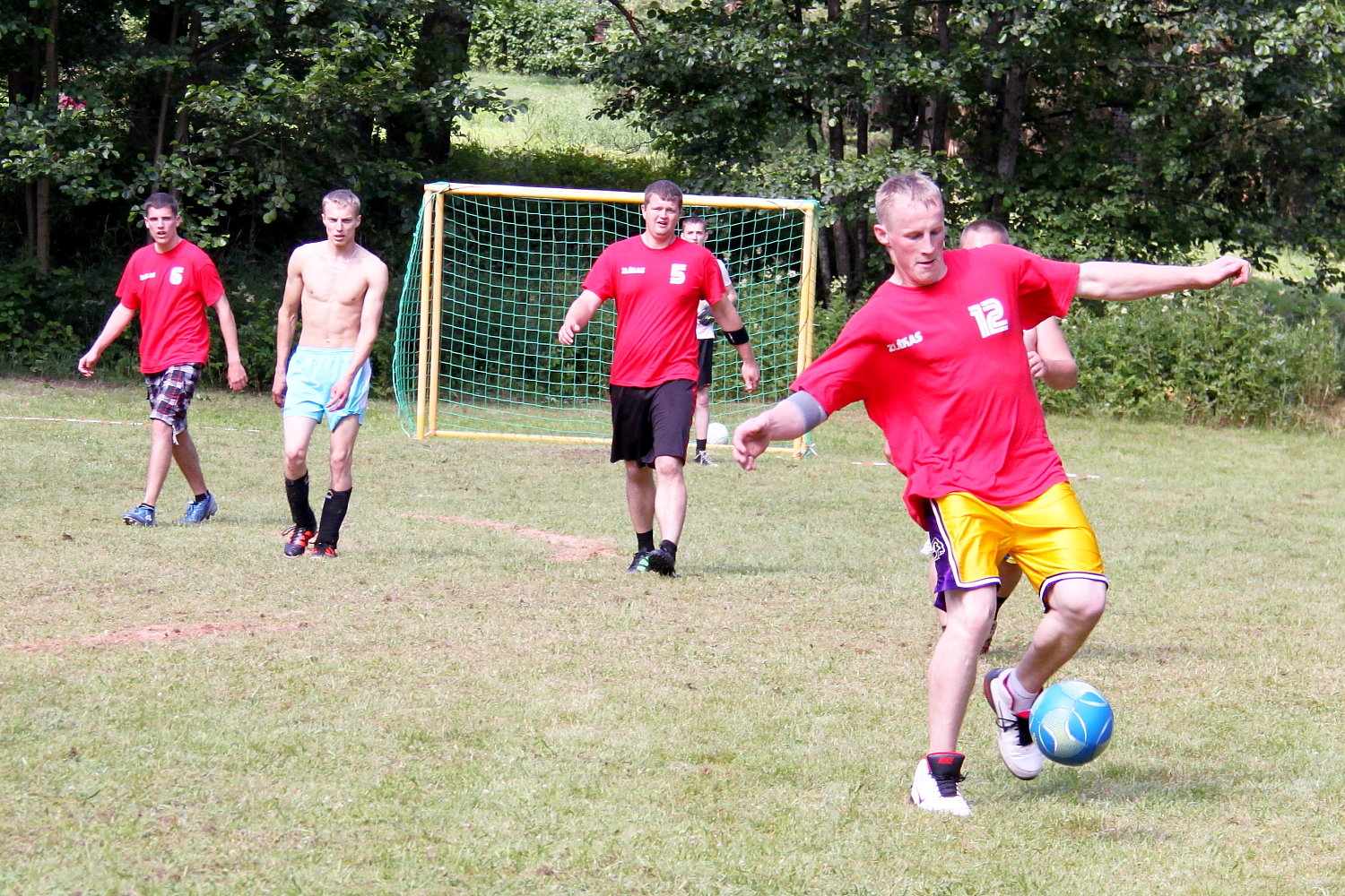 Futbola spēlēšana