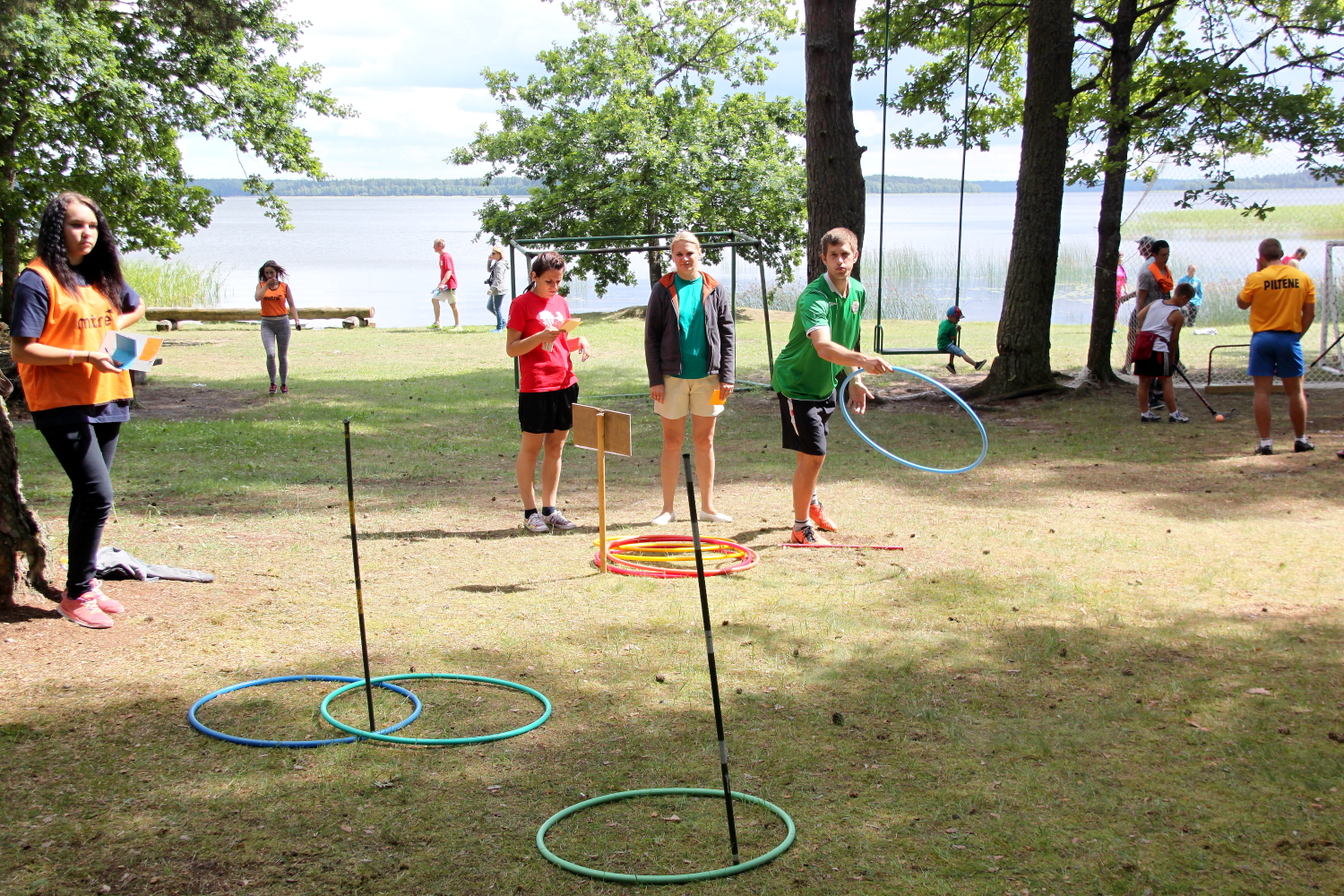 Sporta aktivitātes un stafetes ar riņķiem