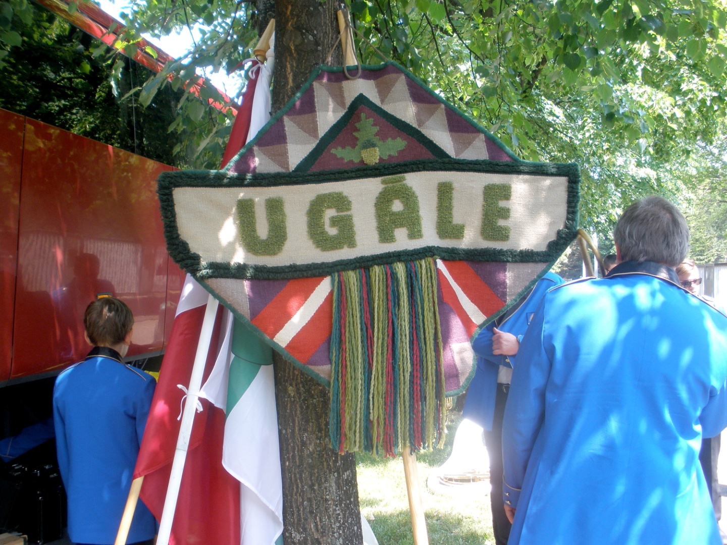 Karogi un Ugāles zīme