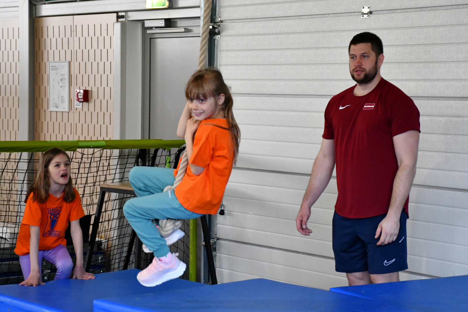 Berni piedalās sportiskās aktivitātēs