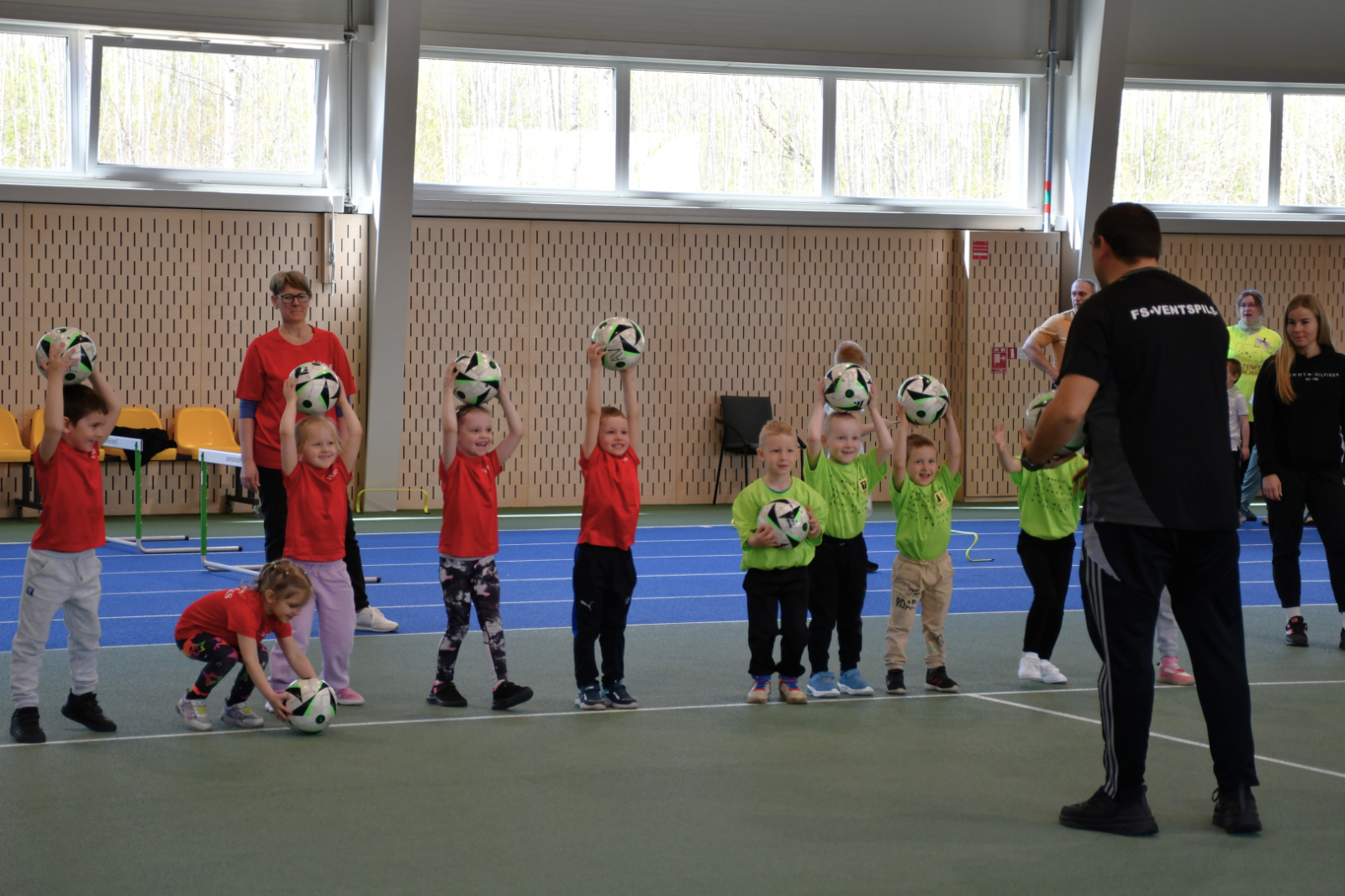 Berni piedalās sportiskās aktivitātēs