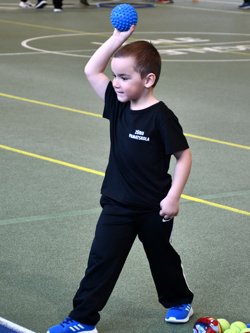 Berni piedalās sportiskās aktivitātēs