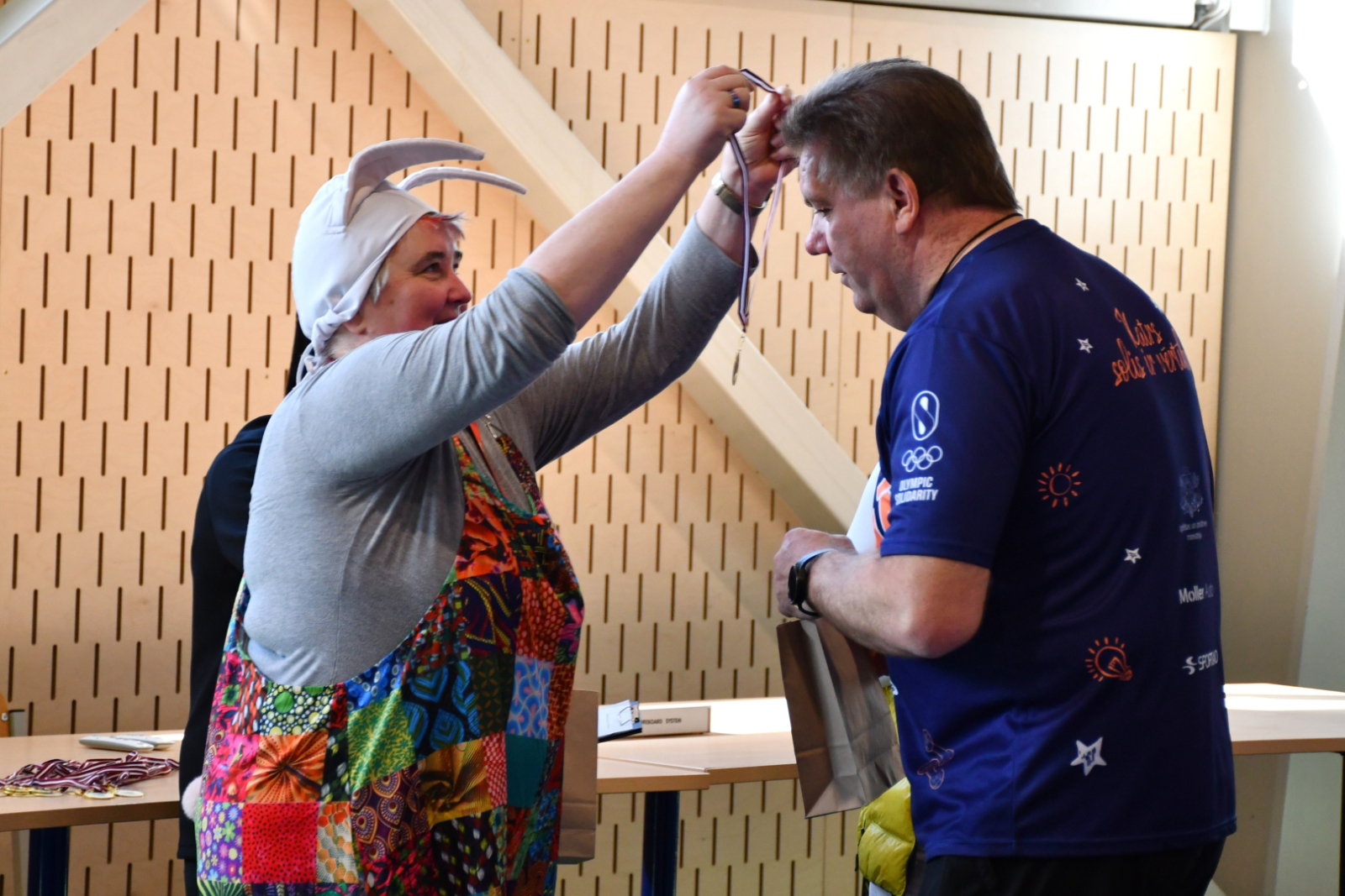 Medaļas saņem arī treneri