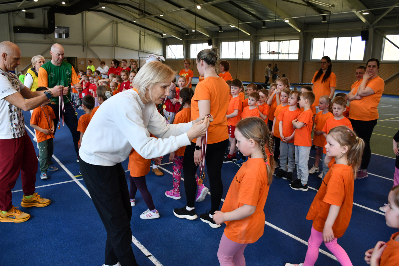 Berni piedalās sportiskās aktivitātēs