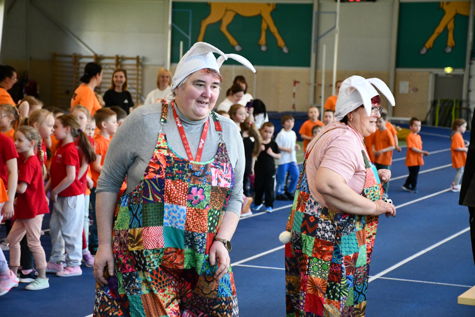 Bērnus izklaidē zaķi