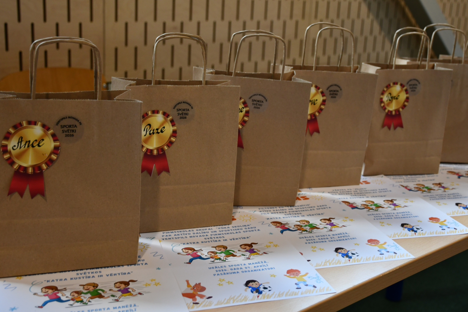 Balvas gaida mazos sportistus