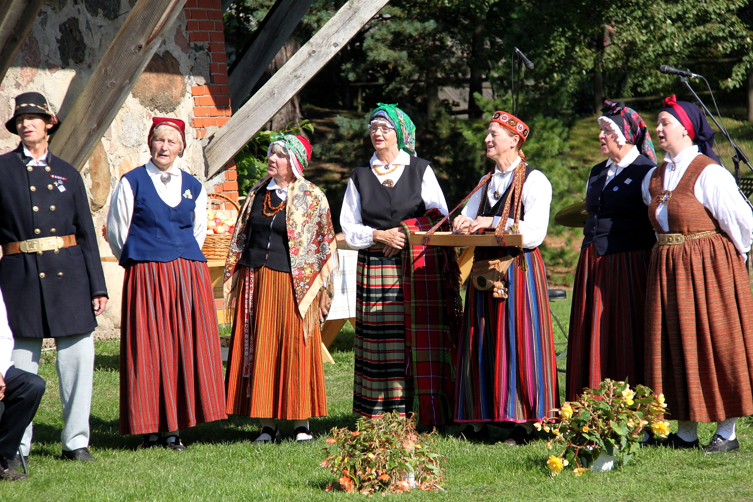 Dzied folkloras kopa