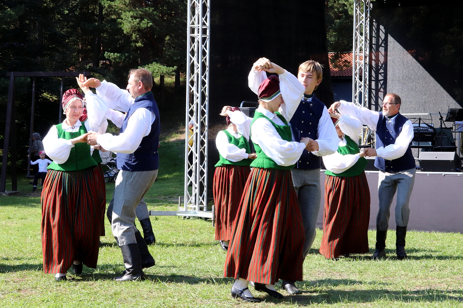 Dejo tautas deju kolektīvs