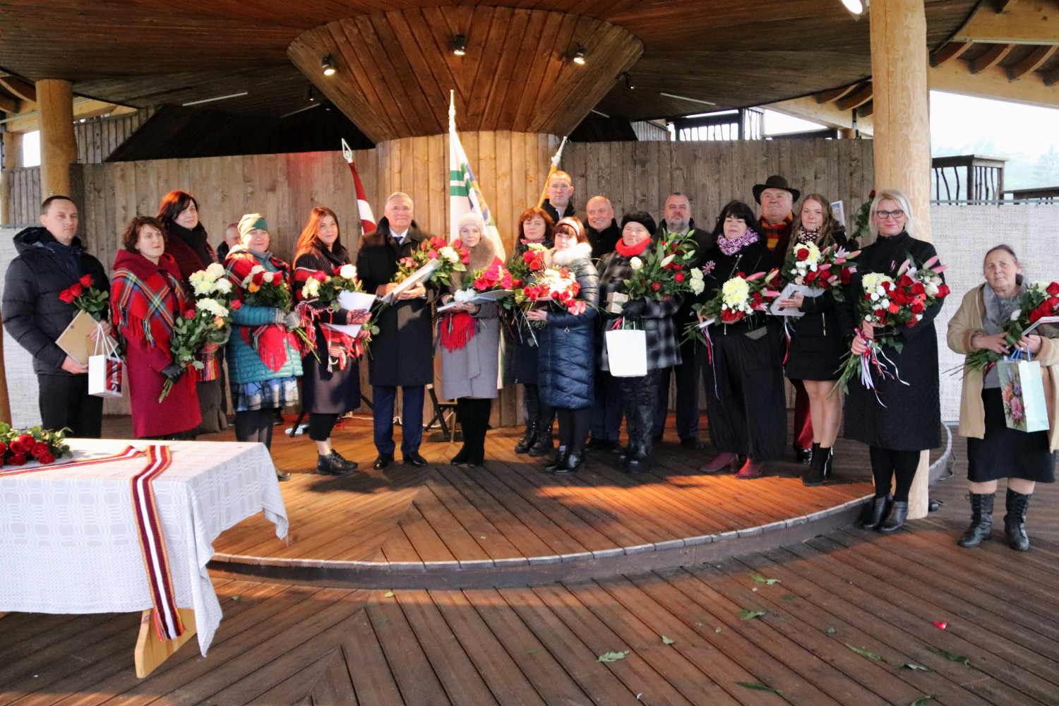 Apbalvotie ar ziediem