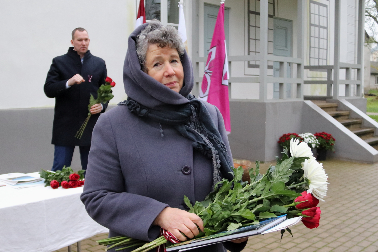 Apbalvotais ar ziediem