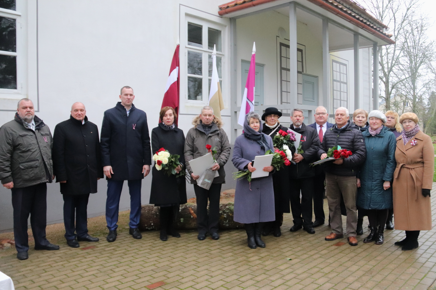 Apbalvotie ar ziediem