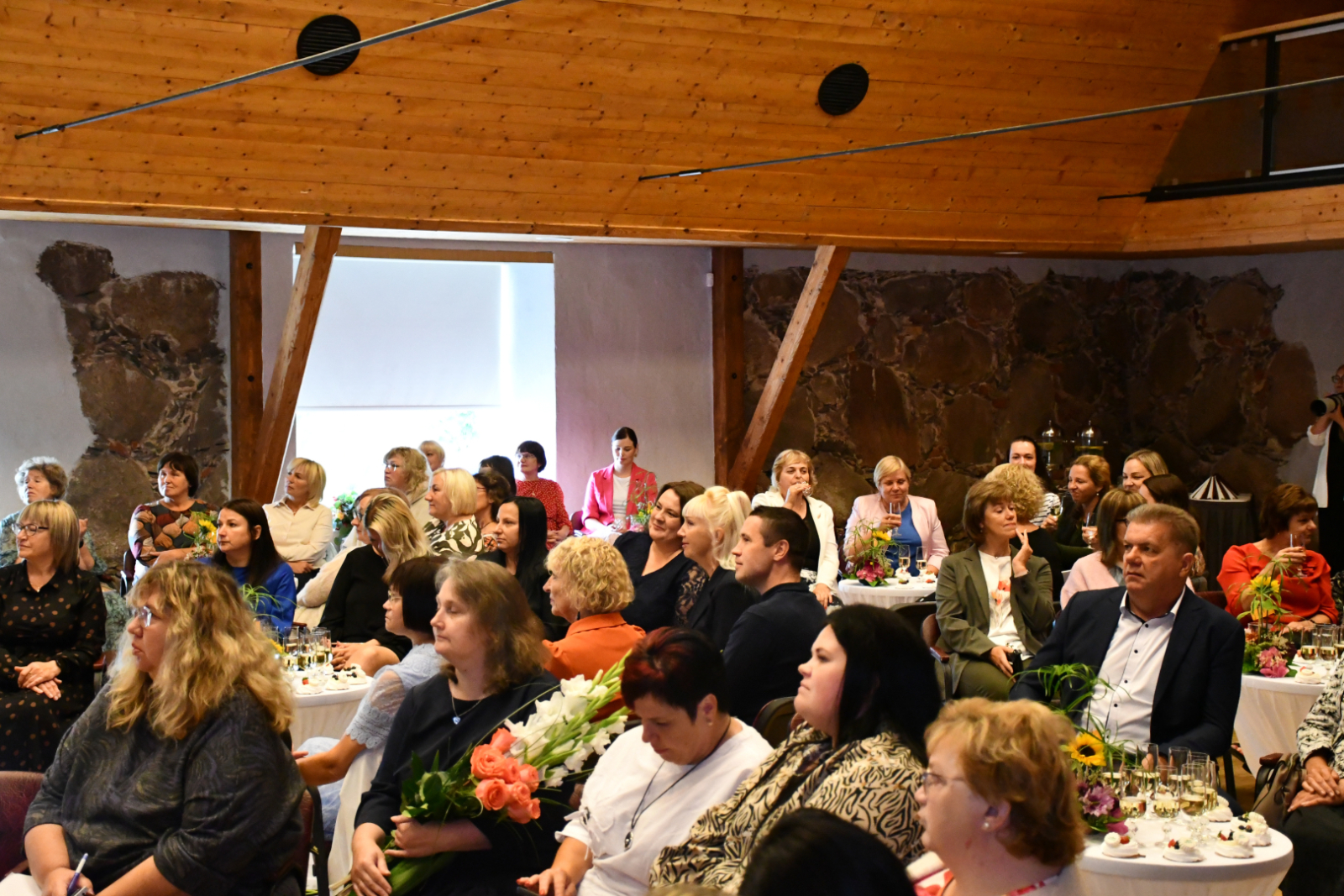 Pedagogi klausās Ainas uzrunā
