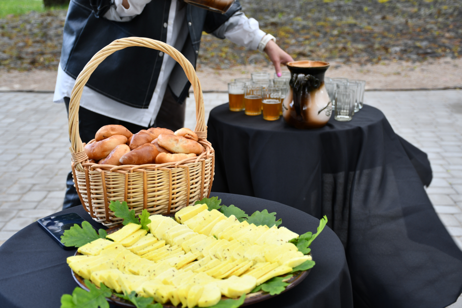 Siers, pīrādziņi un alus 