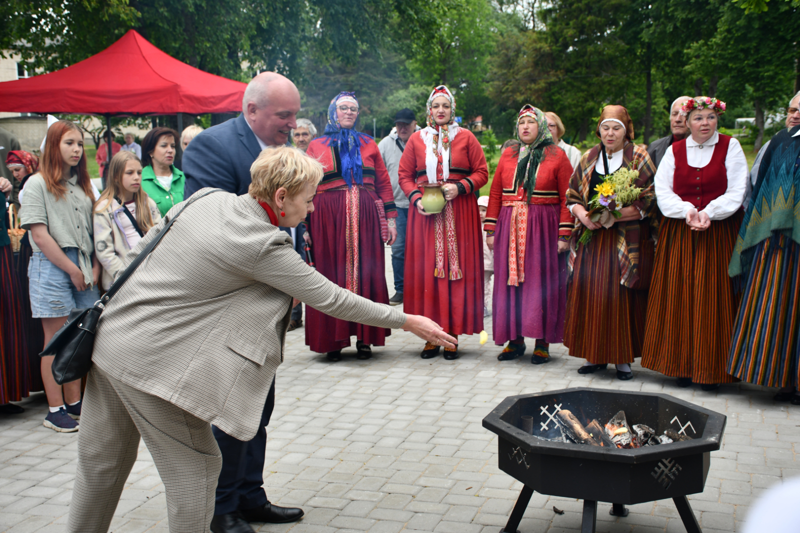 Dalība kamoliņu rituālā