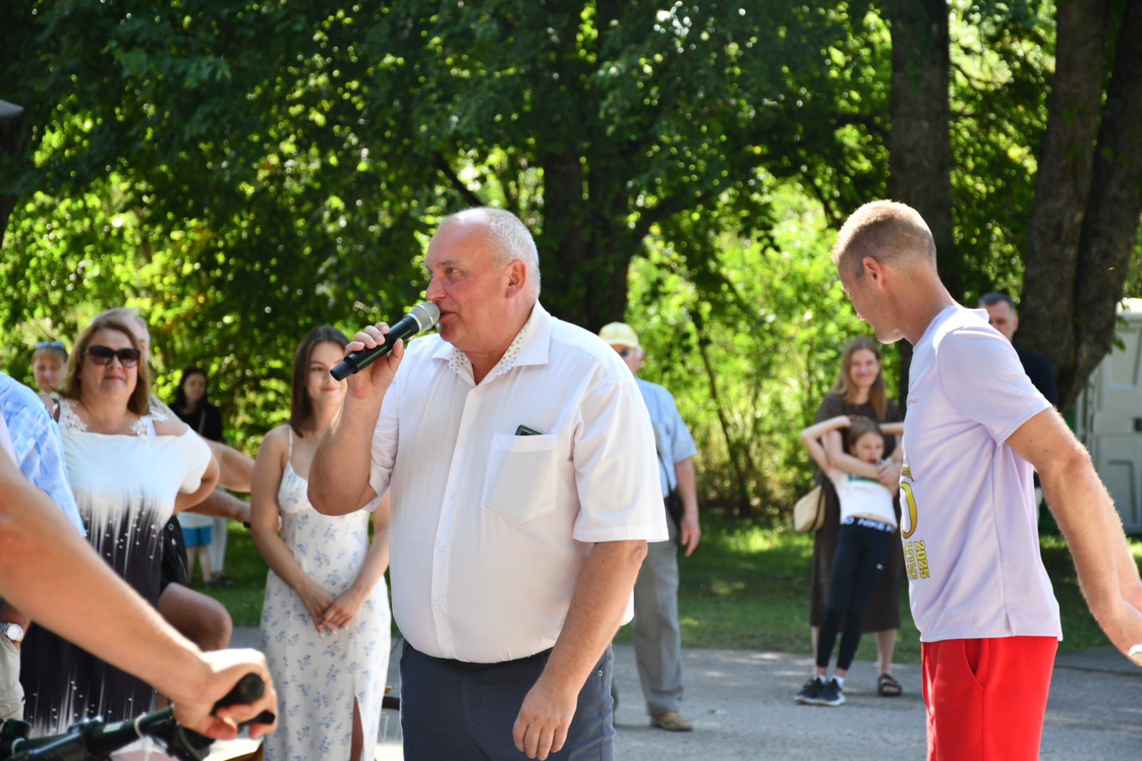 Aivars Mucenieks novēl skrējējiem izturību