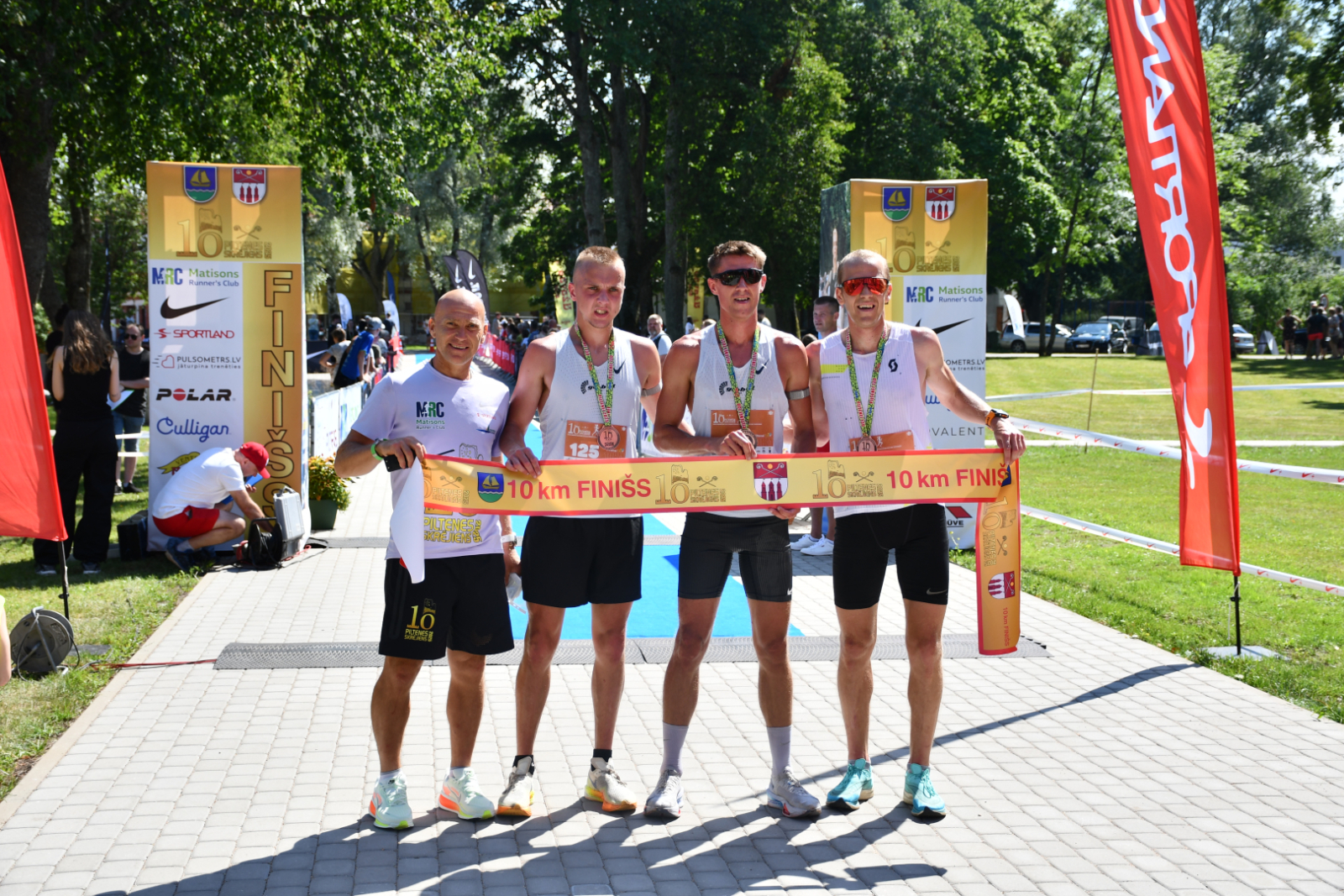 10 km skrējiena top 3 vīrieši