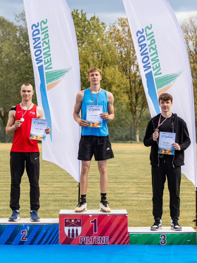 Sportisti ar diplomiem
