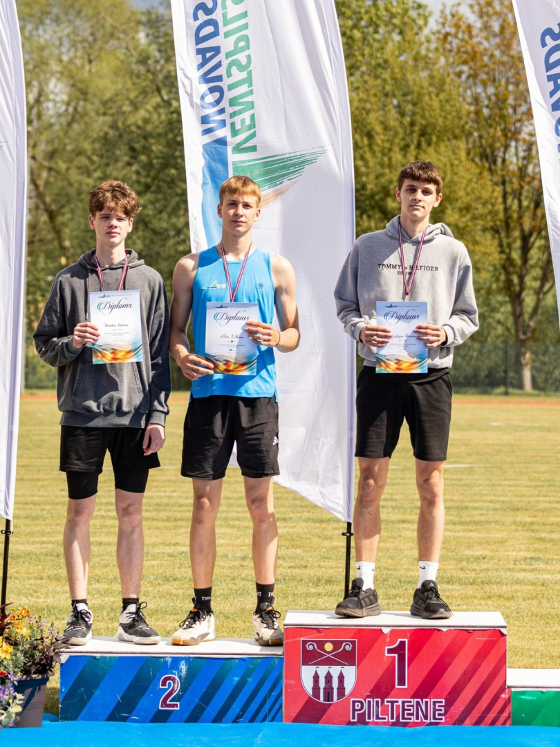 Sportisti ar diplomiem