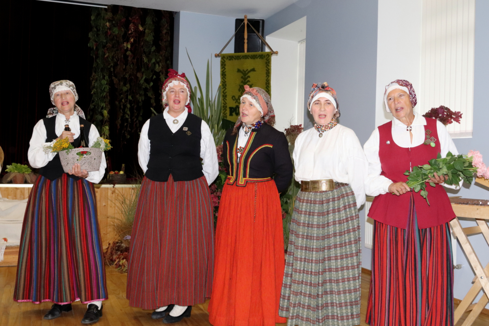Folkloras kopa sveic jubilārus