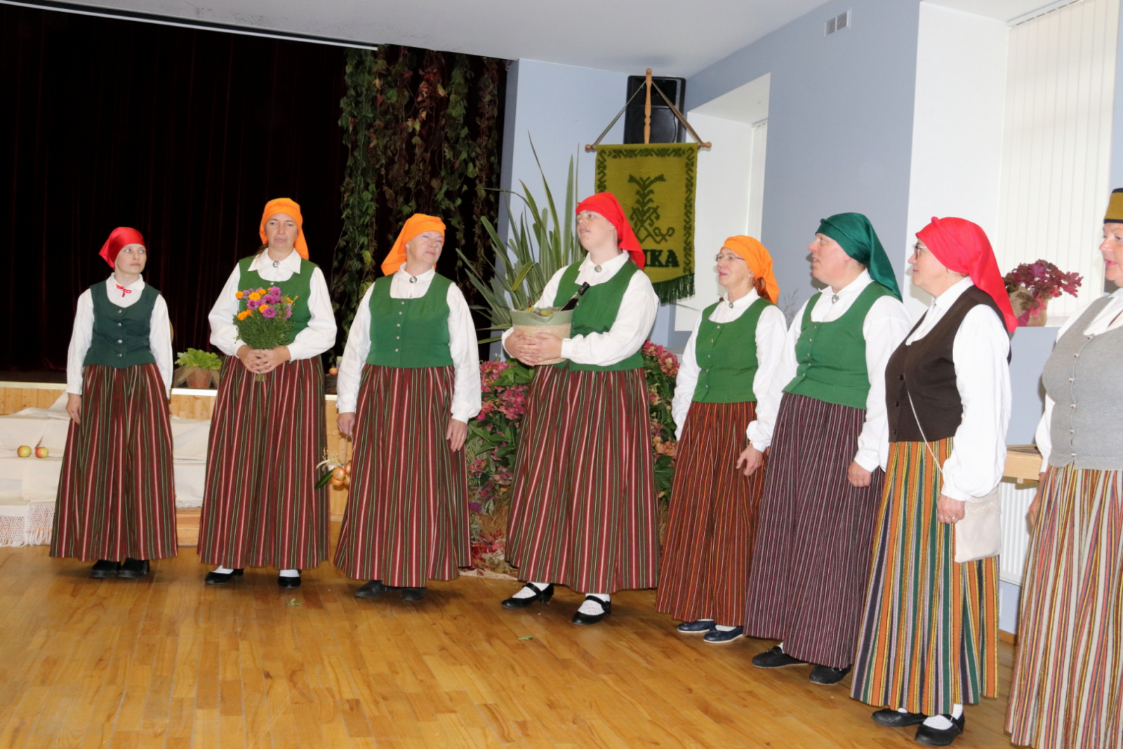 Folkloras kopa sveic jubilārus