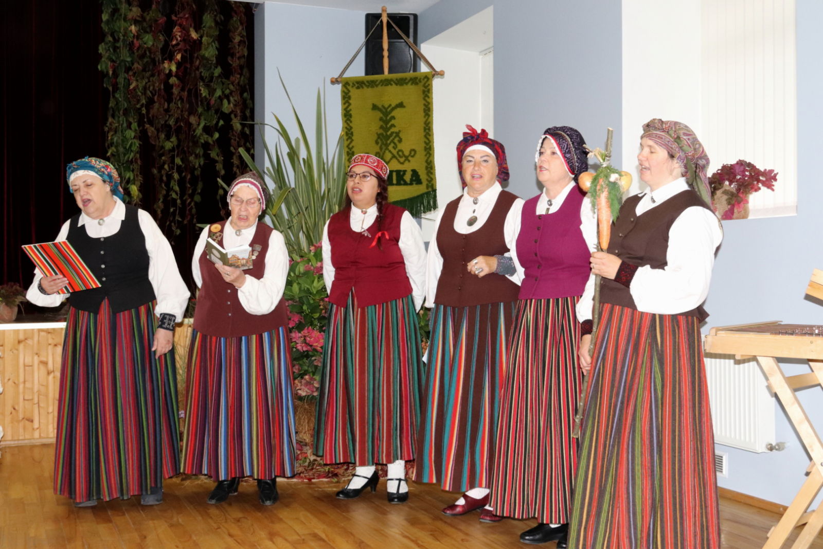 Folkloras kopa sveic jubilārus