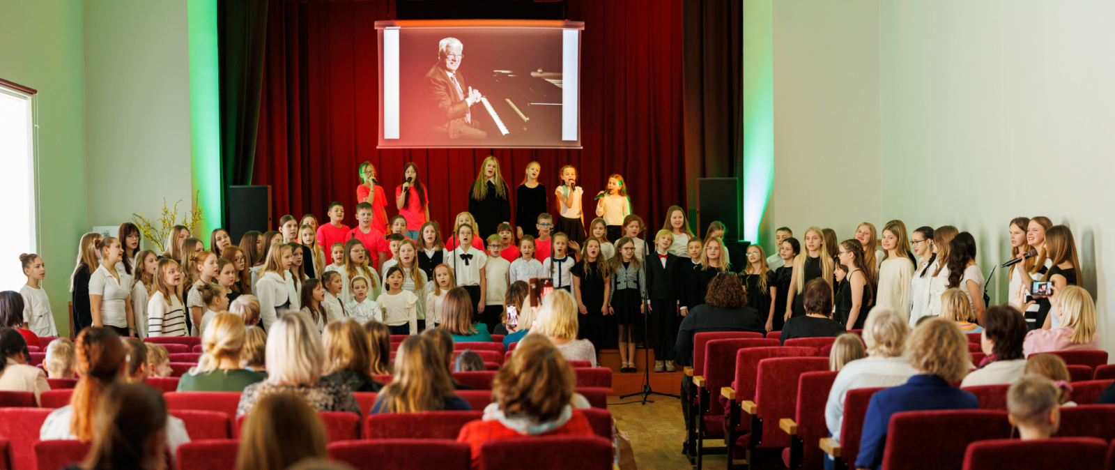 Ventspils novada skolēnu vokālo ansambļu un koru koncerts – sirsnīgs veltījums Raimonda Paula daiļradei
