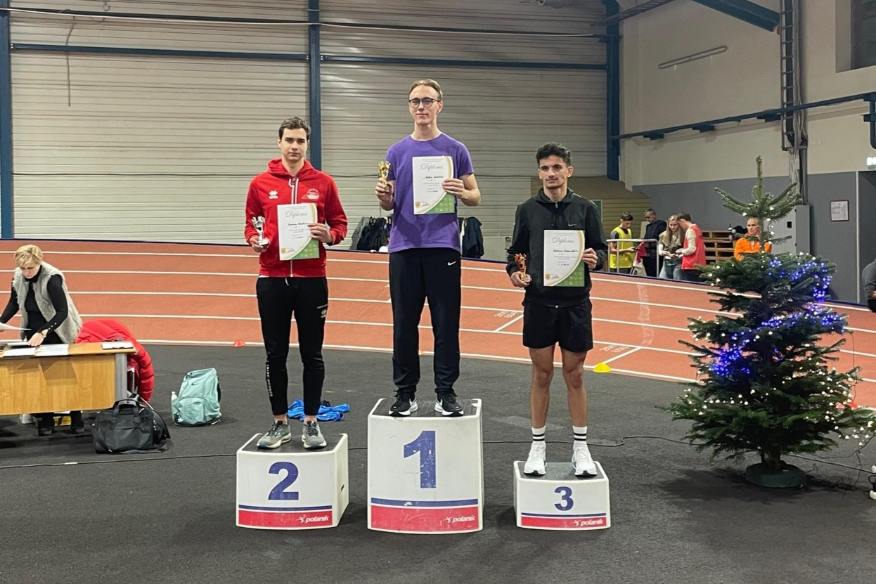 Ralfs 1. vietā 800 m skrējienā