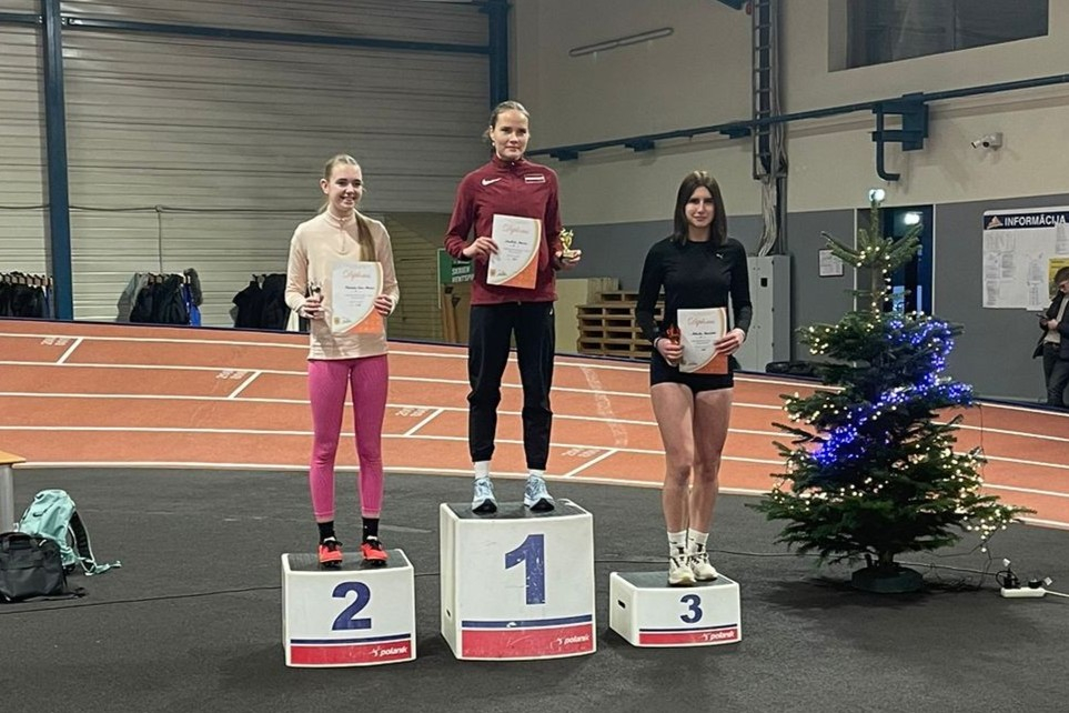 Robertai 2. vieta augstlēkšanā