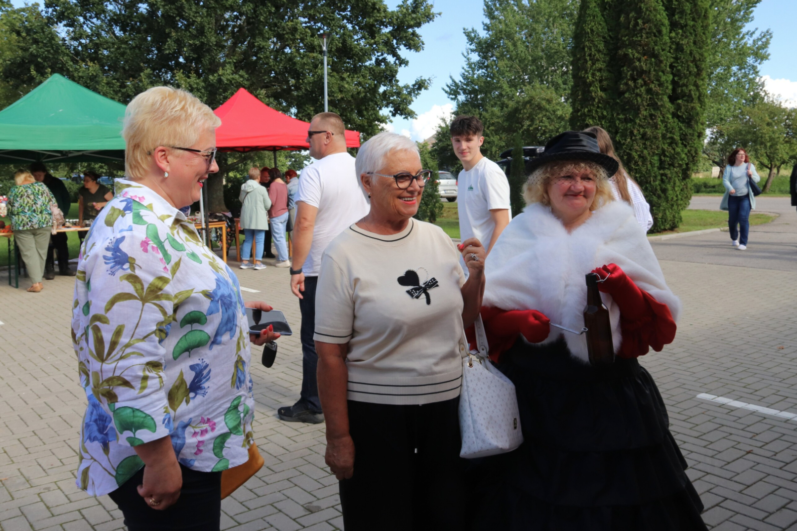 Viesi aplūko sēnes