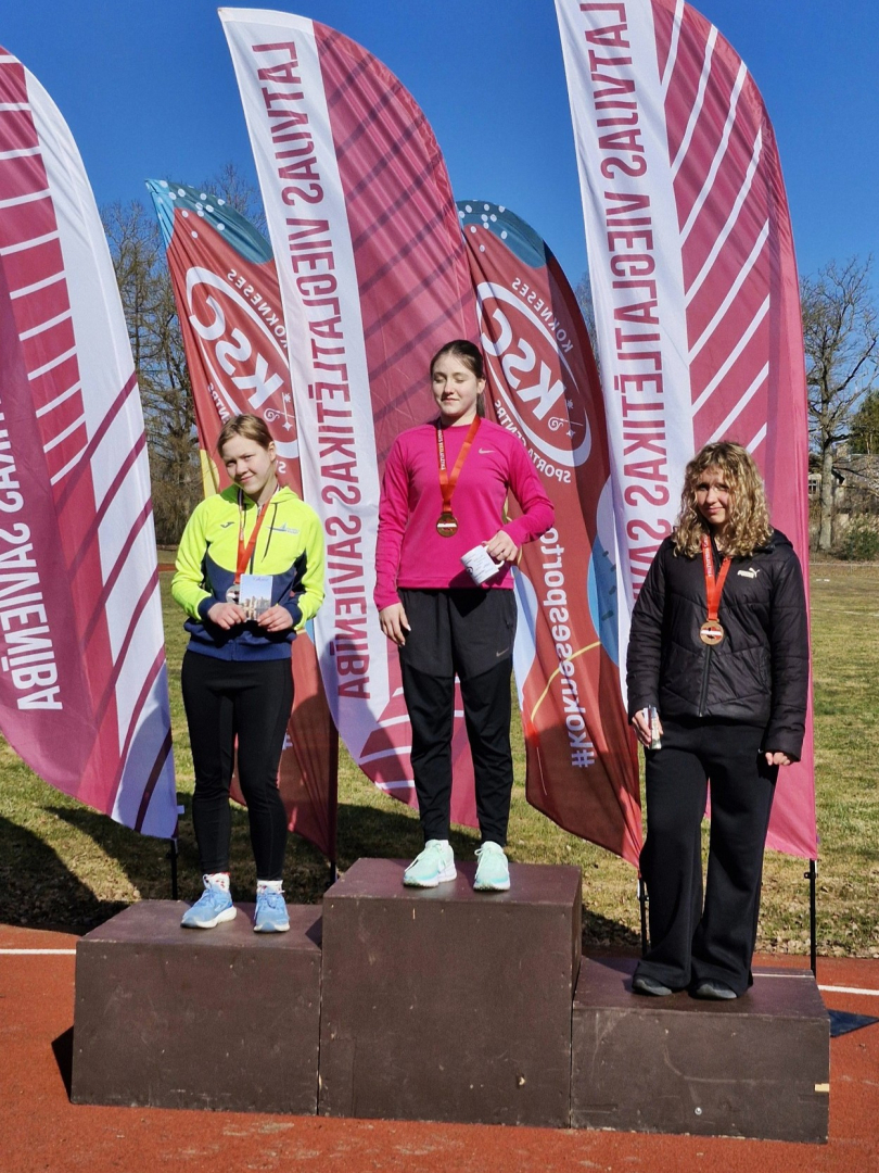 Sabīne Bērziņa ieguva 2. vietu šķepa mešanā meitenēm