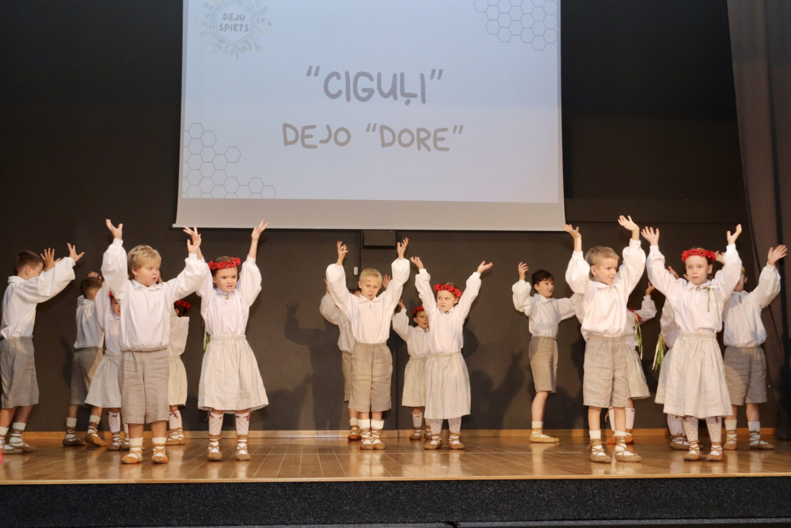 Dejo bērnu deju kolektīvs
