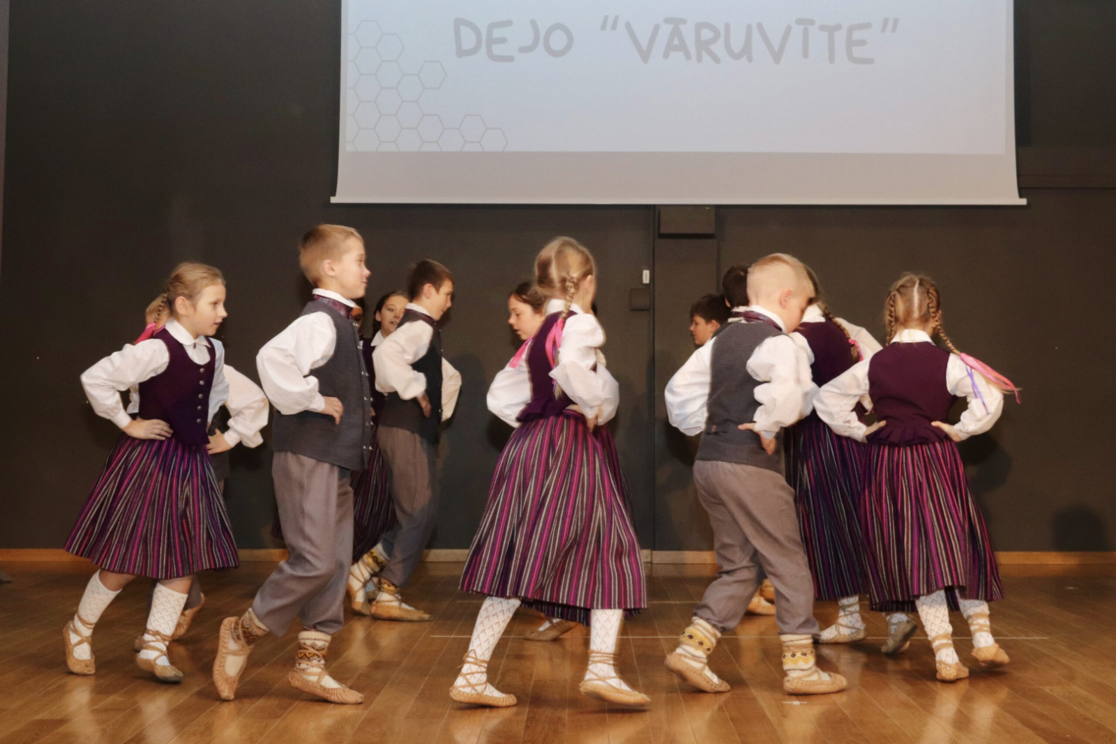 Dejo bērnu deju kolektīvs