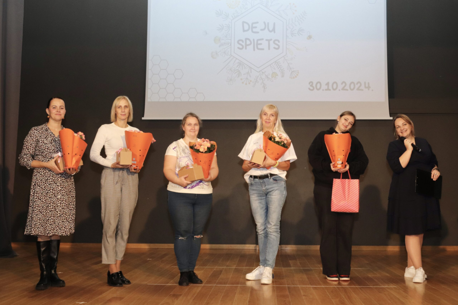 Deju kolektīvu vadītāji