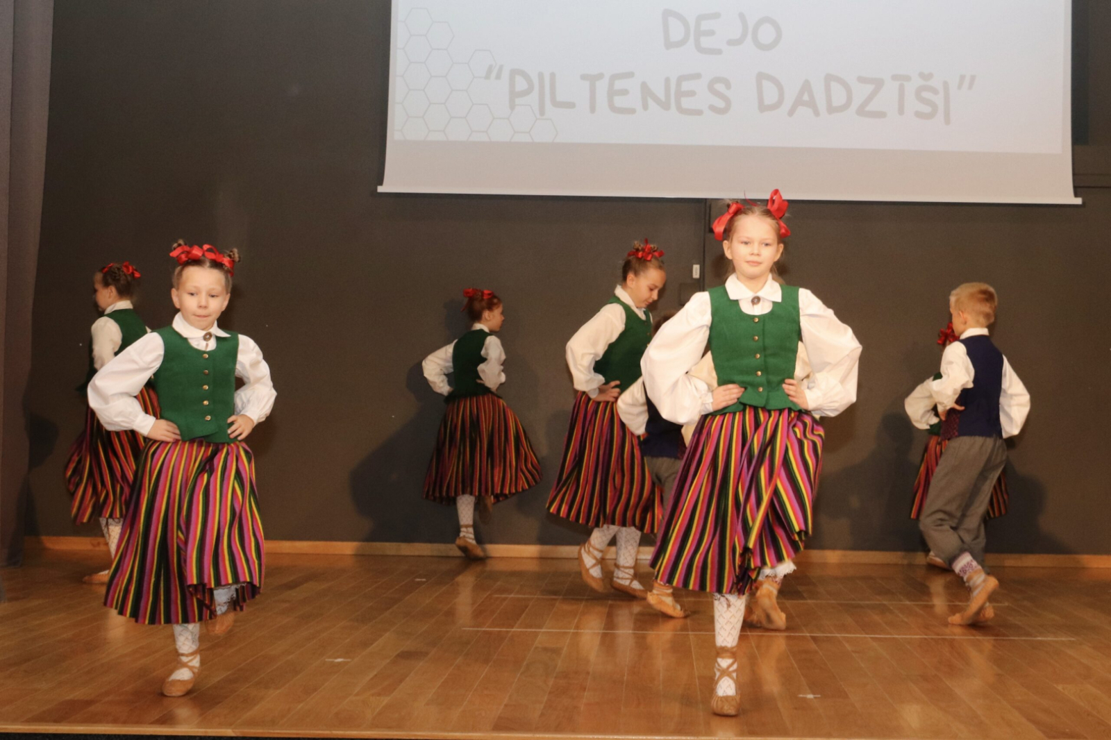 Dejo bērnu deju kolektīvs