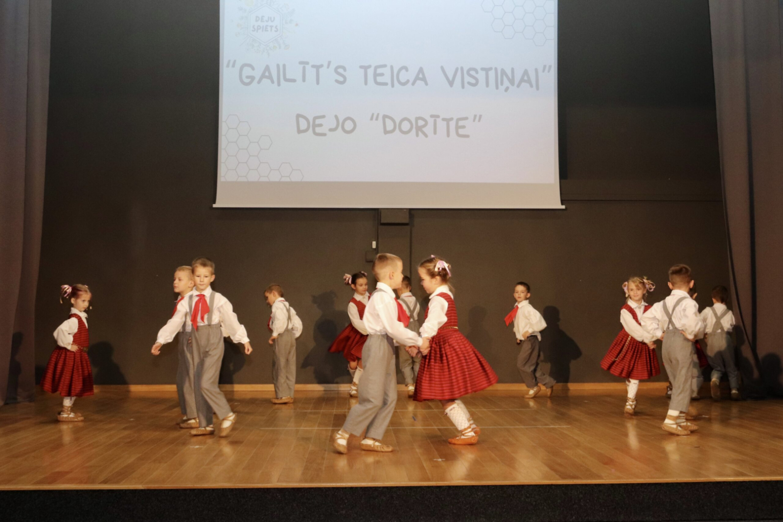 Dejo bērnu deju kolektīvs