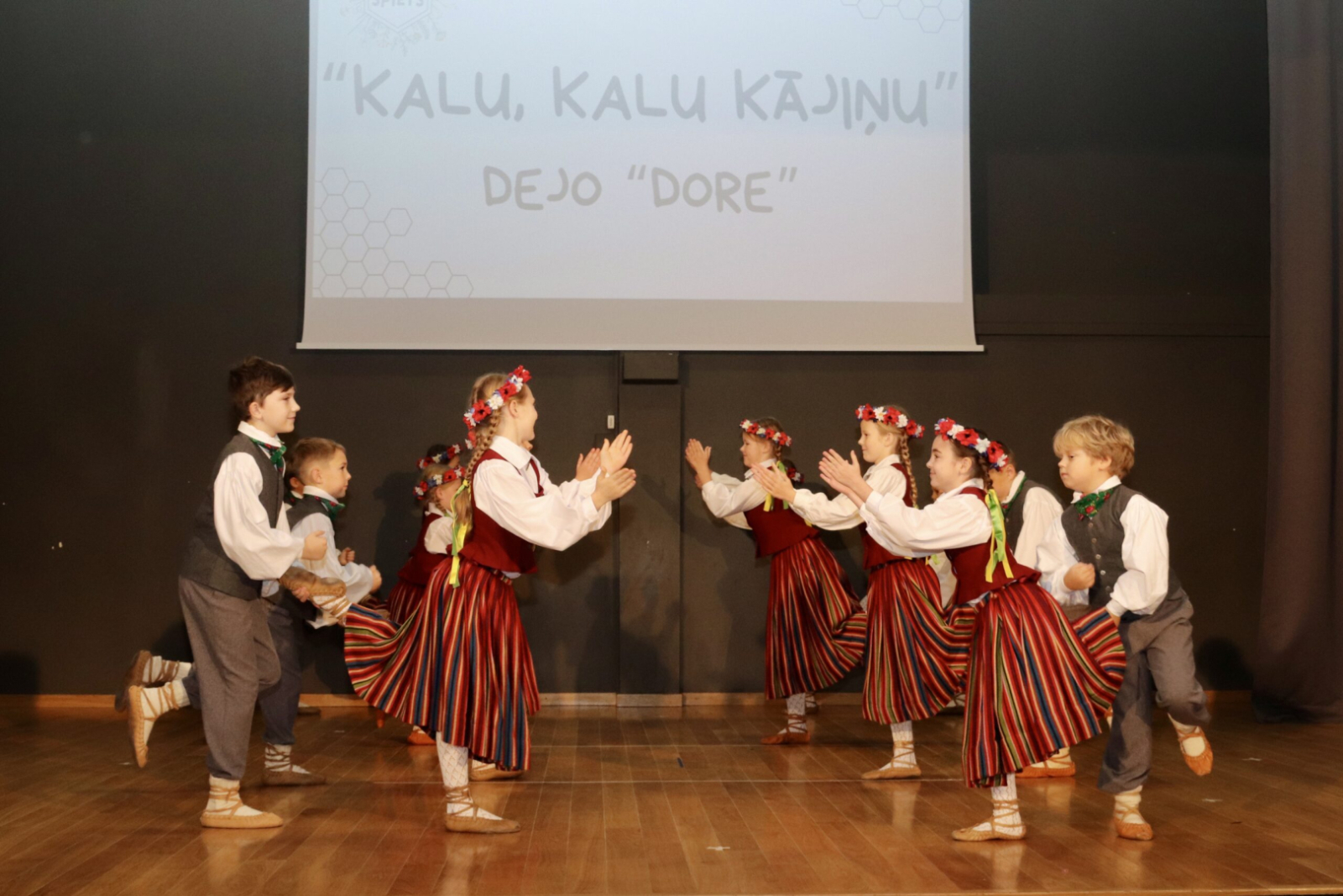 Dejo bērnu deju kolektīvs