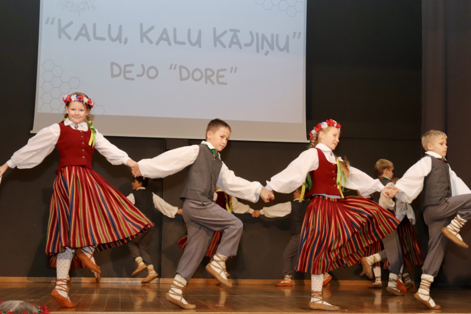 Dejo bērnu deju kolektīvs