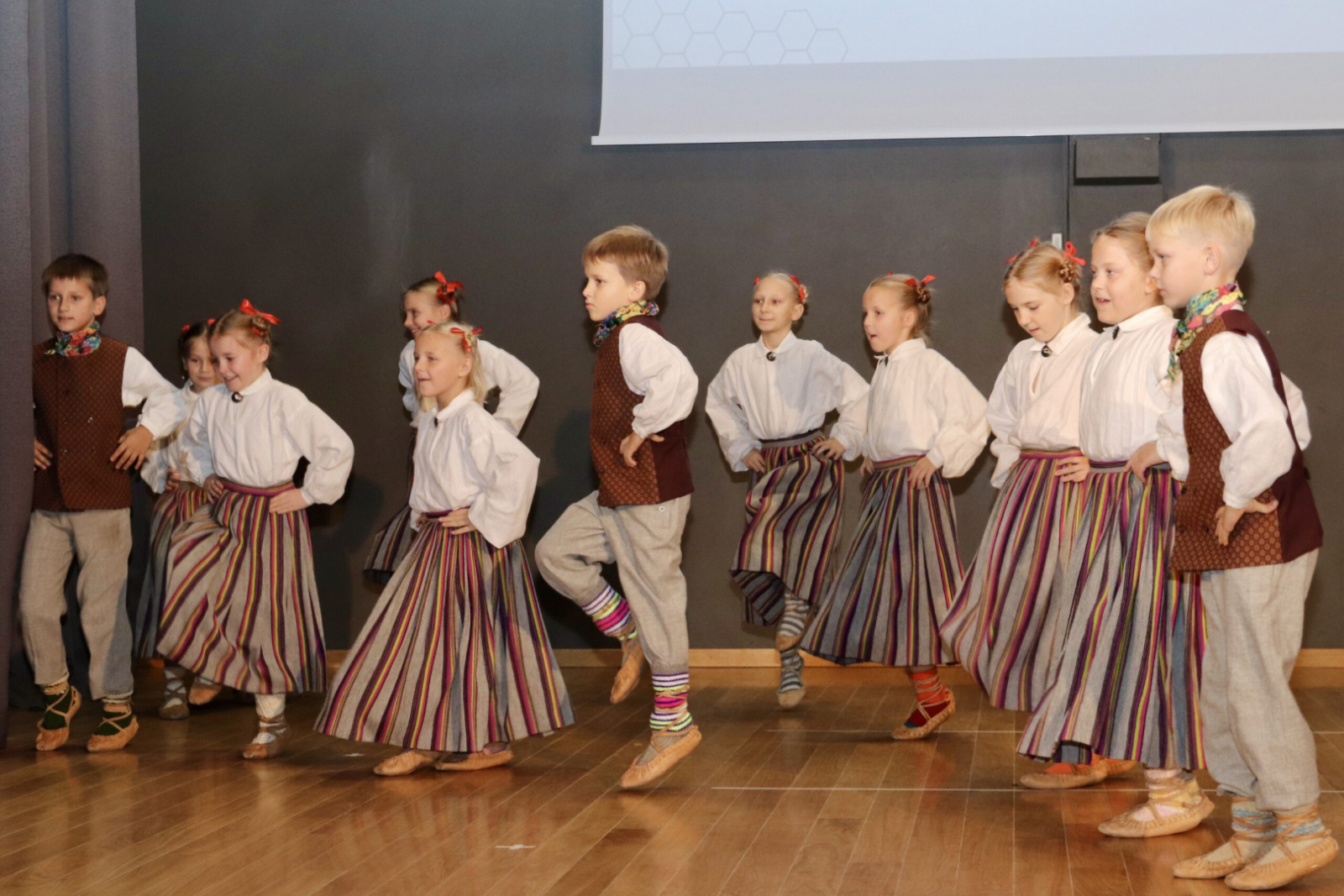 Dejo bērnu deju kolektīvs