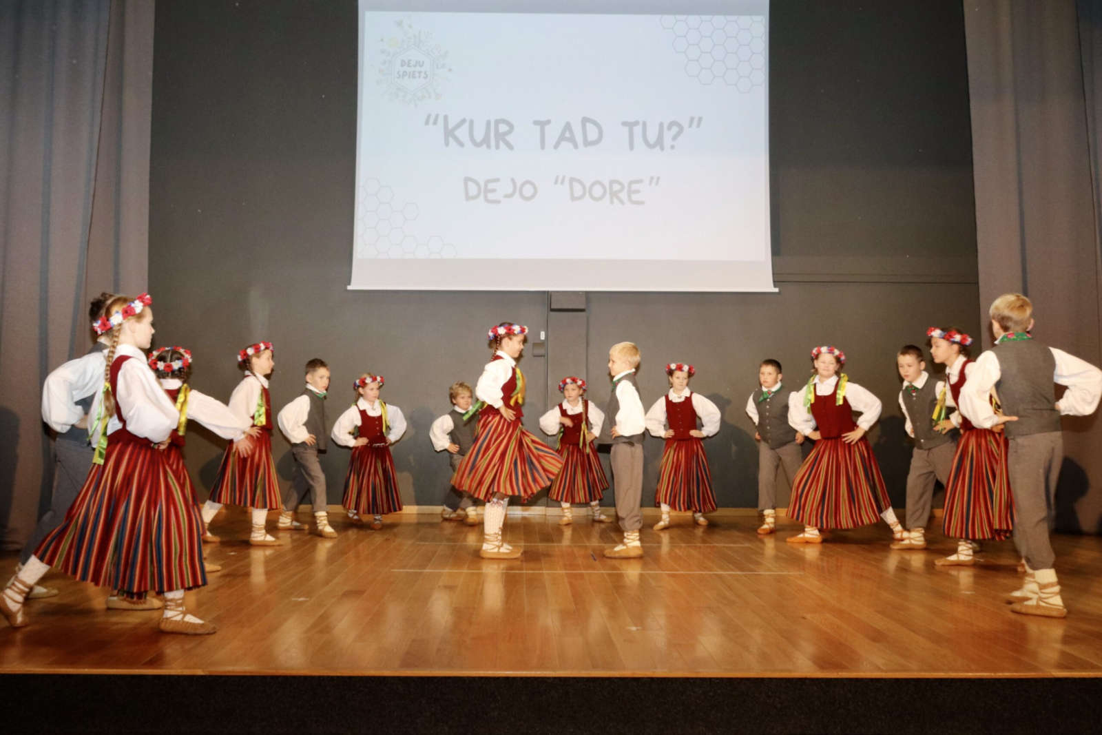 Dejo bērnu deju kolektīvs