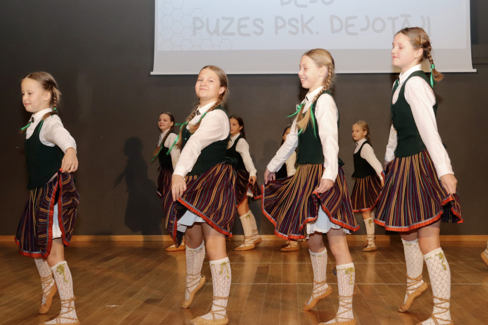 Dejo bērnu deju kolektīvs